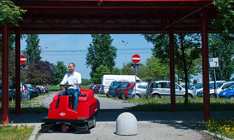 Spazzatrice RCM R850 Uomo a bordo