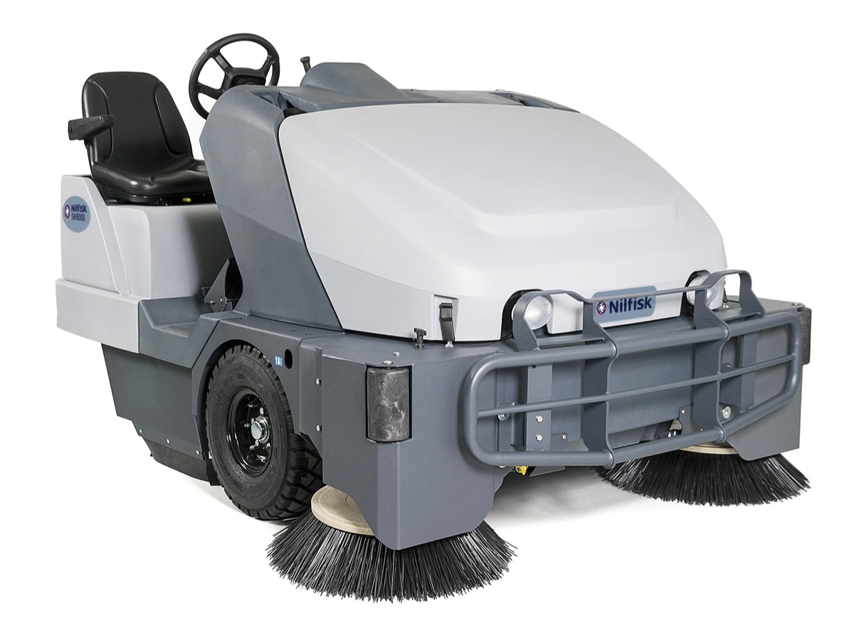 Spazzatrice Nilfisk SW8000 uomo a bordo